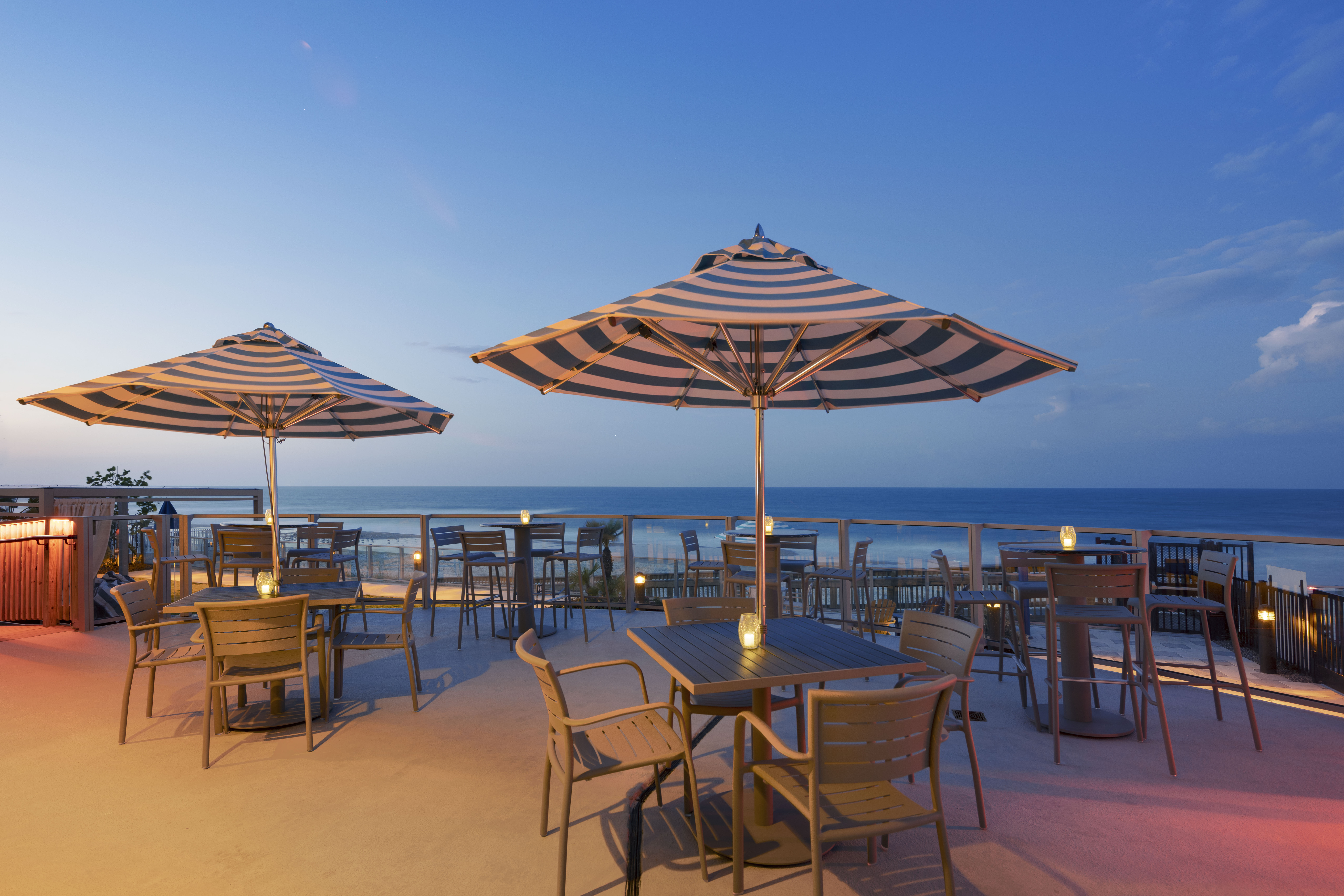 Best Restaurant Dayton Beach With Ocean Views - Max Daytona Beach